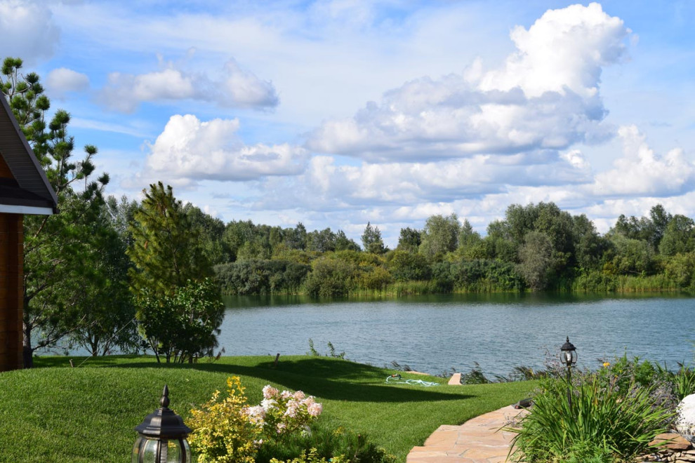 "Дом у озера"