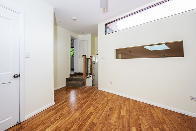 Split Level Granny Flat, Georges Hall contemporaneo-camera-da-letto