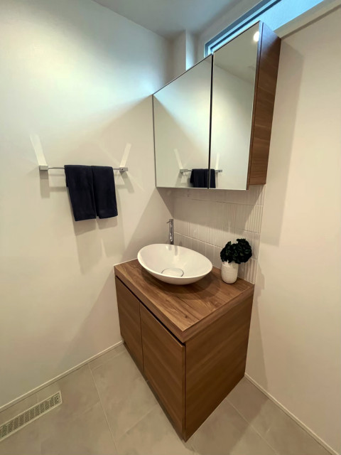 7m立方で構成される家 scandinavo-bagno-di-servizio