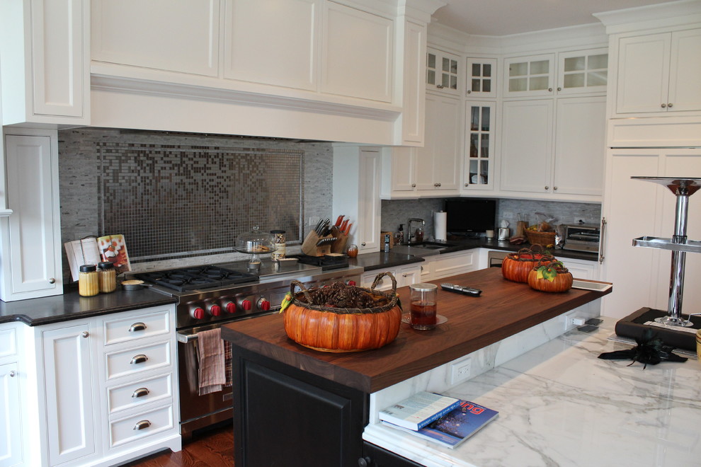 Huge kitchen photo in Chicago