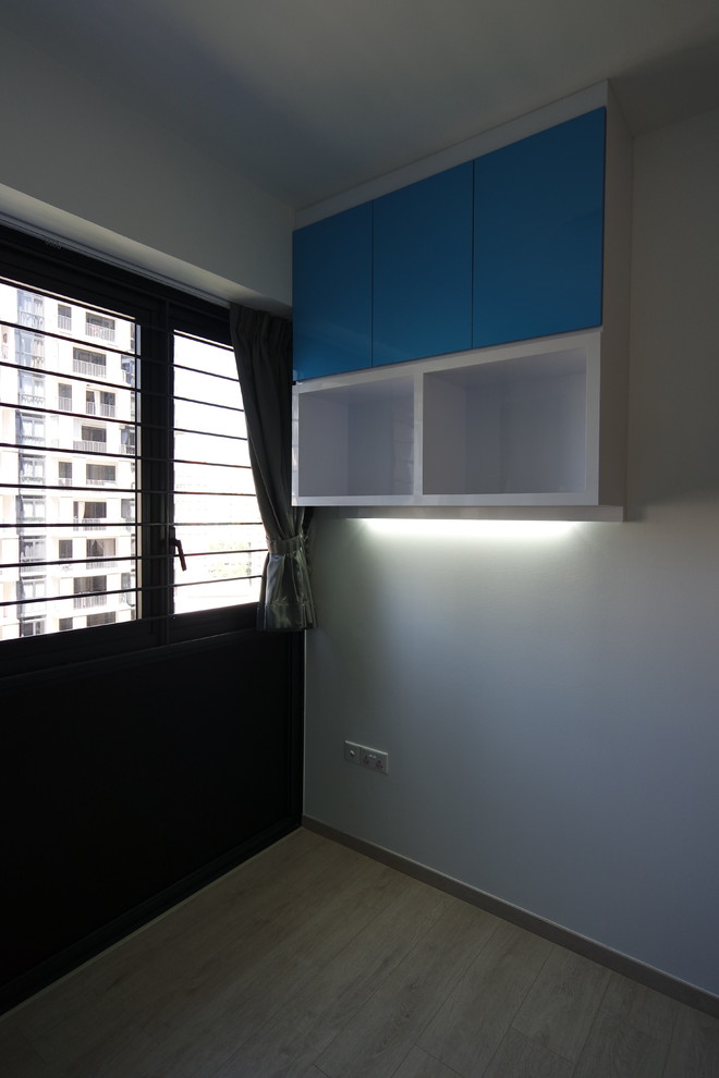 Design ideas for a modern bedroom in Singapore.
