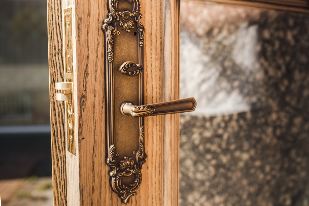 Двери и деревяные понели буазери для магазина