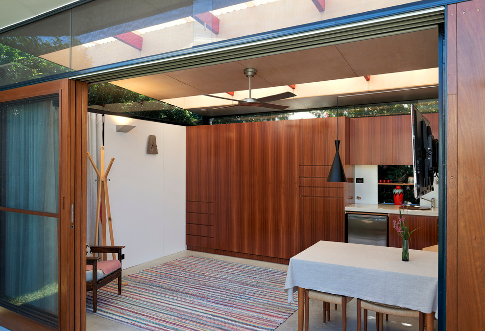 Photo of a small contemporary shed and granny flat in Sydney.