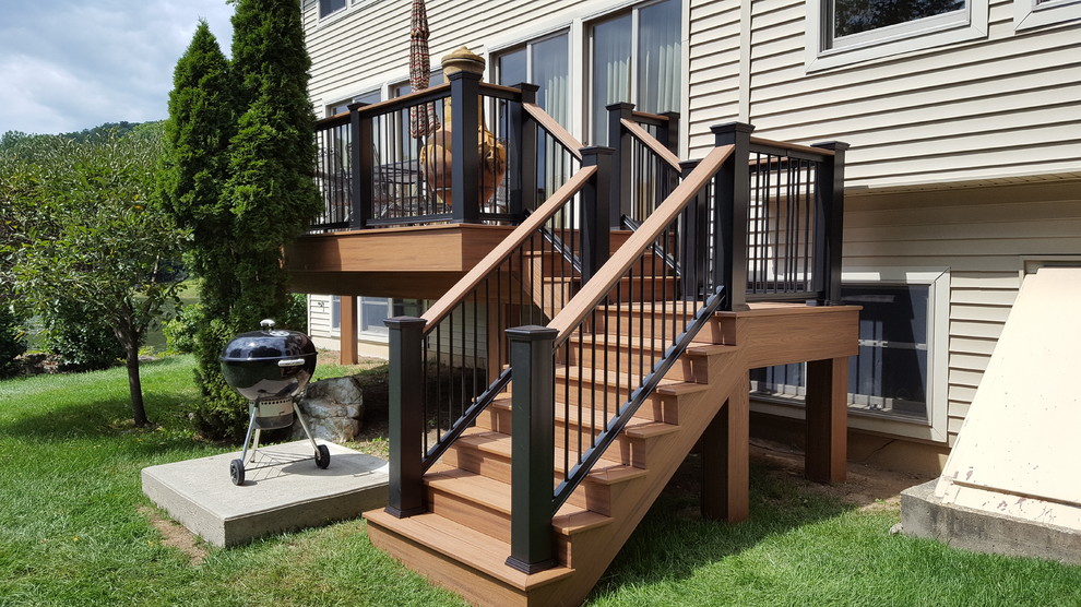 Transitional deck photo in New York