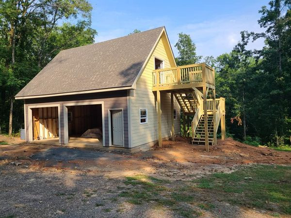 Free standing garage