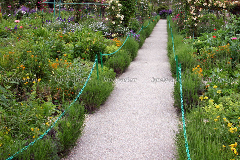 Использование сыпучих материалов в саду.
