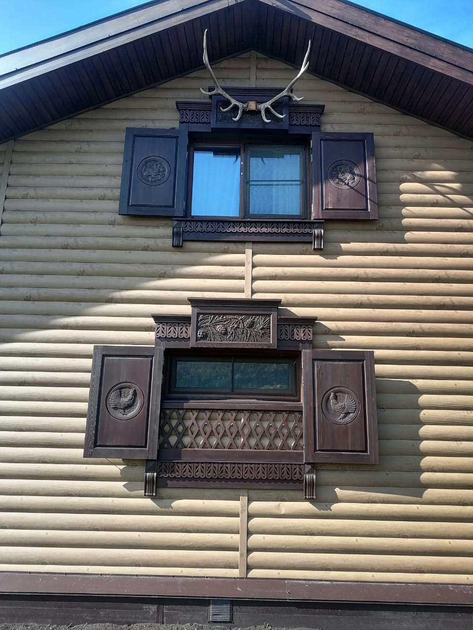 Оформление экстерьера дома охотника