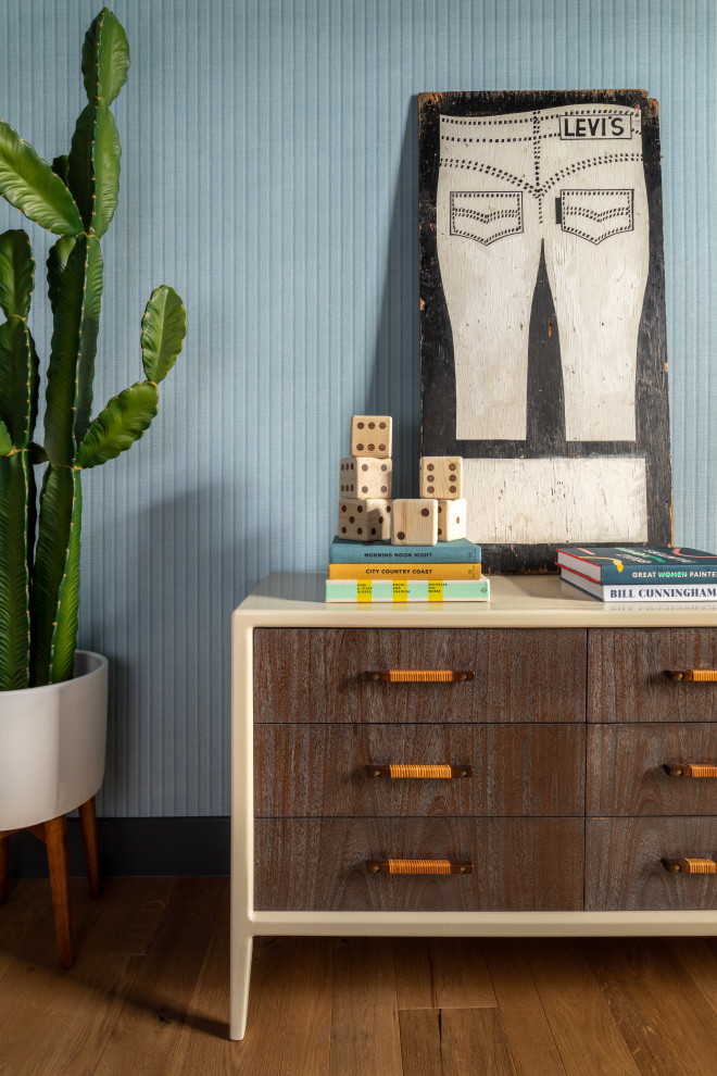 Transitional home design photo in Austin