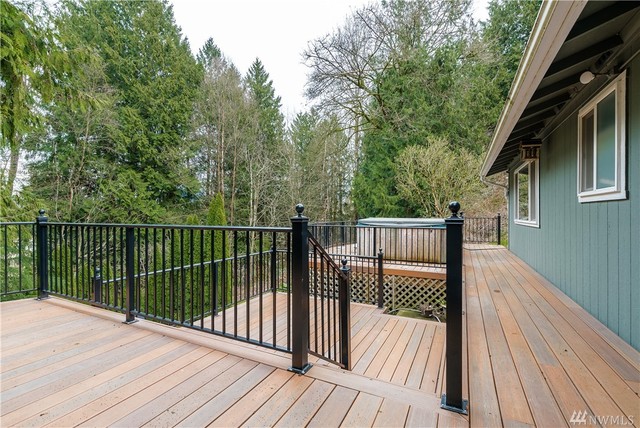 Custom Deck contemporary-terrace