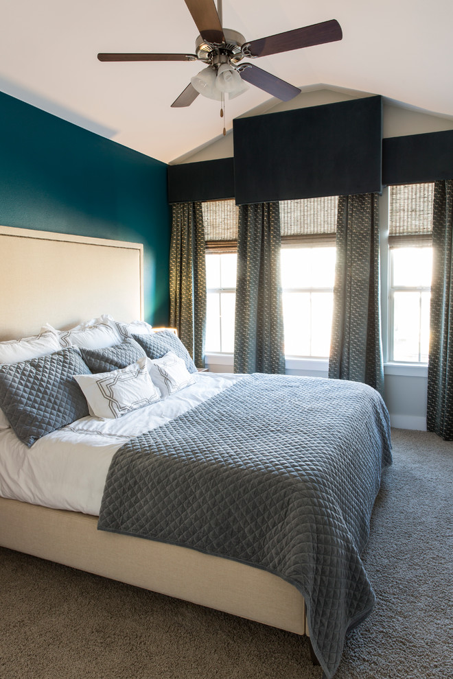 Bedroom - transitional bedroom idea in New Orleans