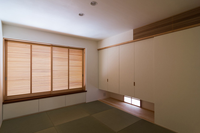 若林の家 giapponese-moderno-camera-da-letto