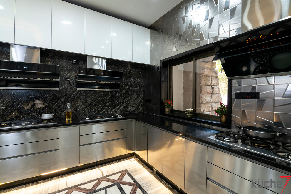 This is an example of a modern kitchen in Mumbai.