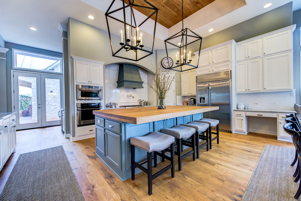 Modern Farmhouse Remodel Farmhouse Kitchen Austin by Meredith