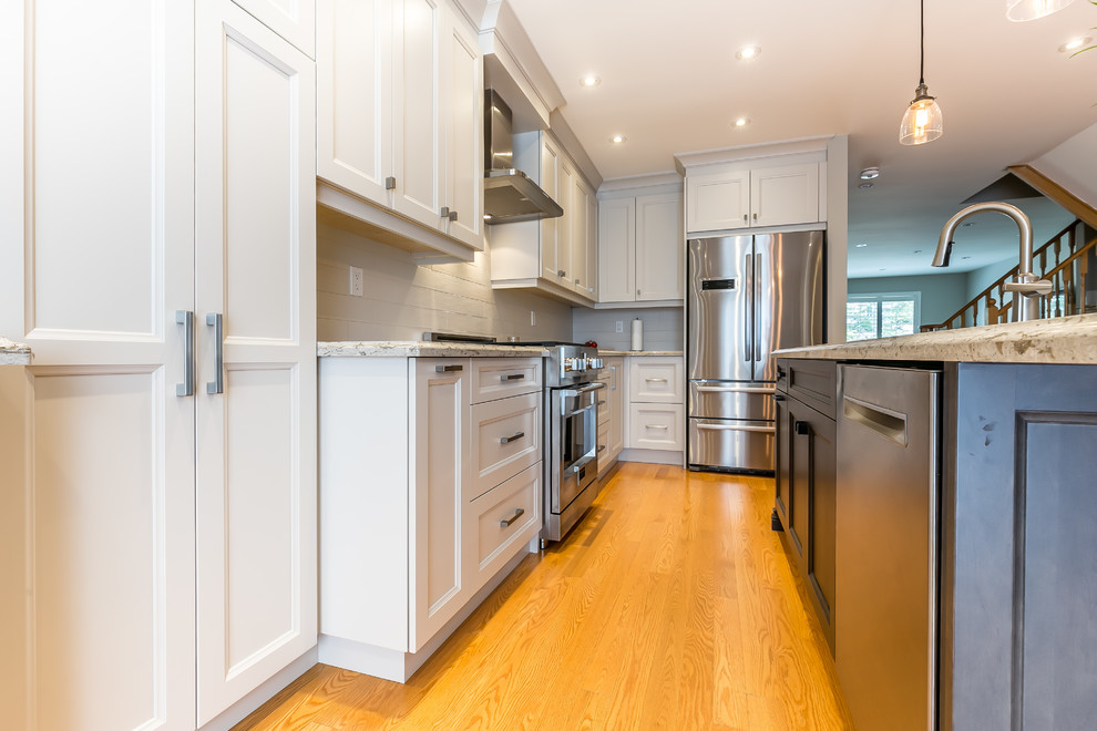 Example of a transitional kitchen design in Toronto
