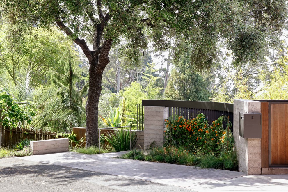 Inspiration for a midcentury exterior.