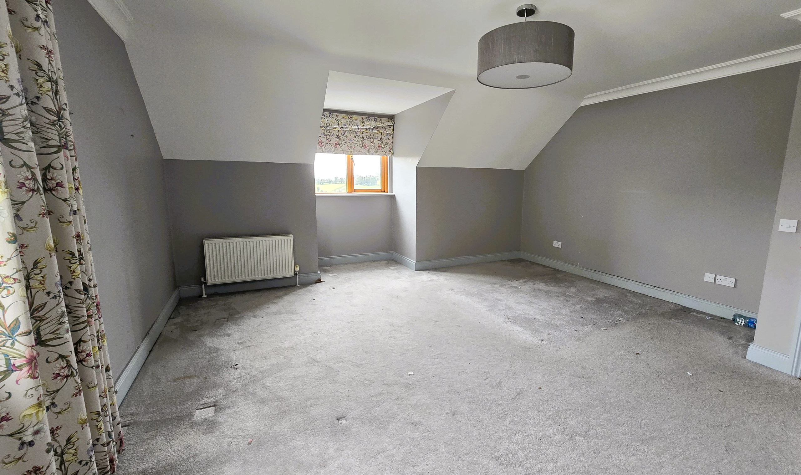 Barndarrig - Master Bedroom, En-Suite & Walk in Wardrobe