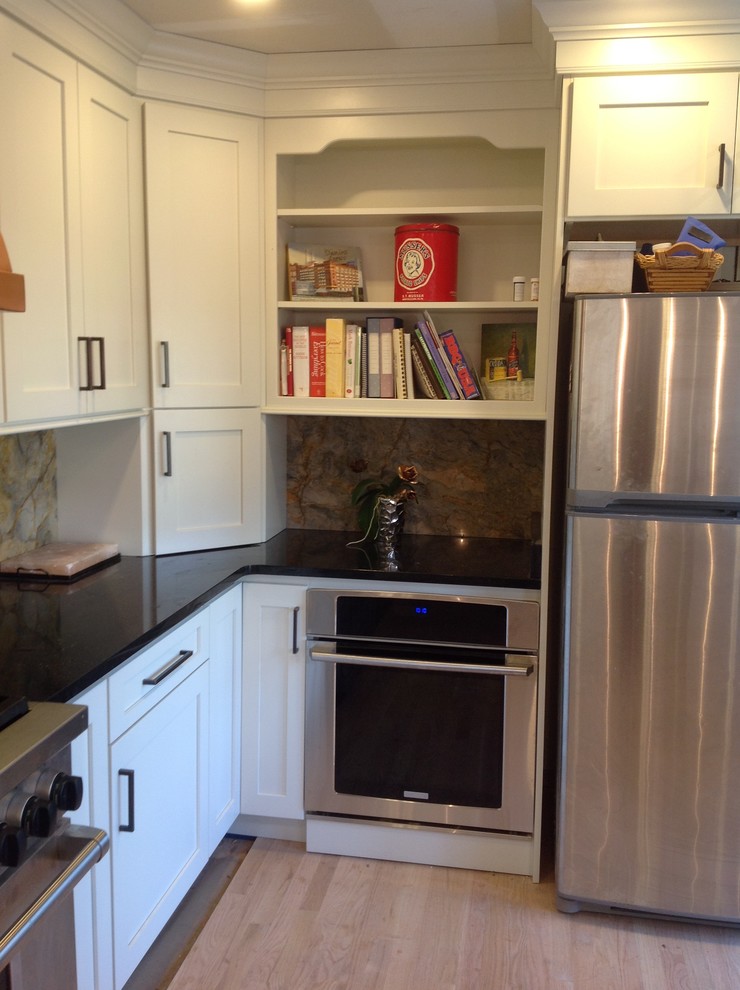 Using Stone to Create a Dramatic Backsplash