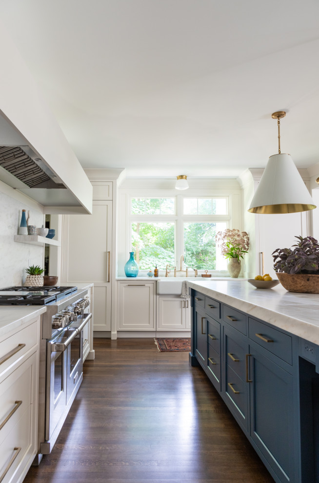 Kitchen - transitional kitchen idea in Indianapolis