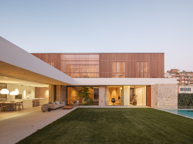 CASA AAO moderno-facciata