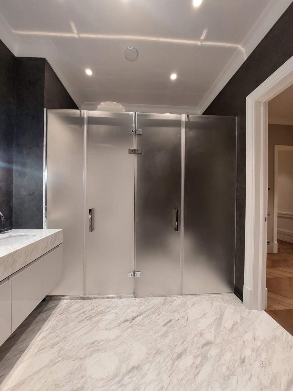 Душевая кабина/ванная комната