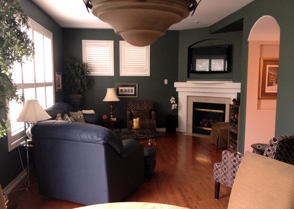 Example of a transitional home design design in Toronto