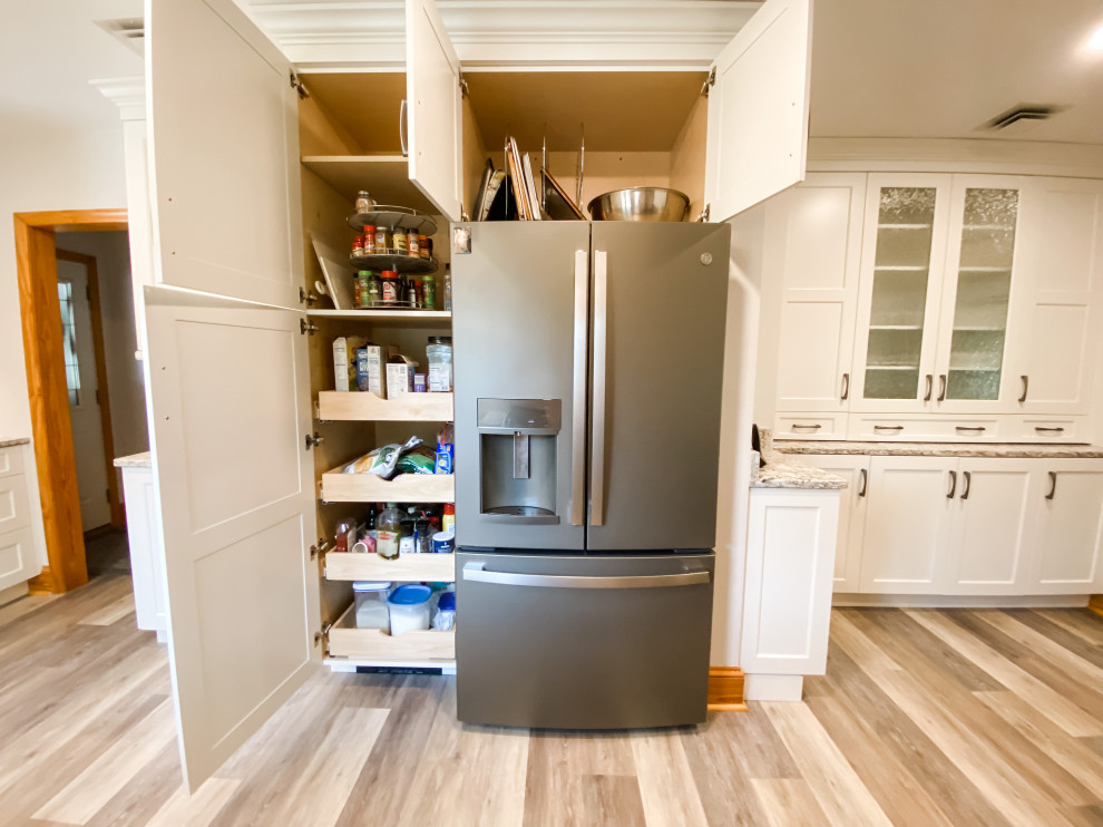 Example of a transitional kitchen design in Baltimore