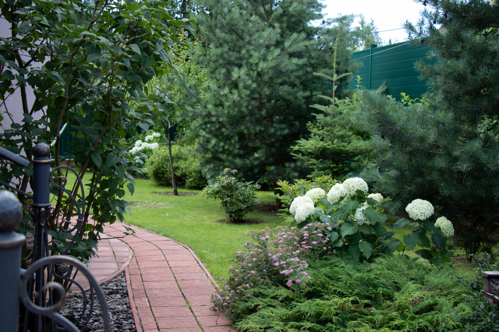 Французский садик в поселке Рыбаки Дмитровское шоссе