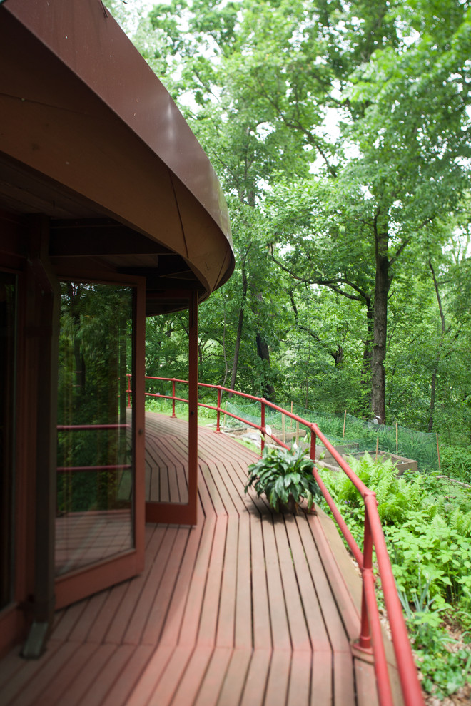 Photo of a midcentury deck in Other.