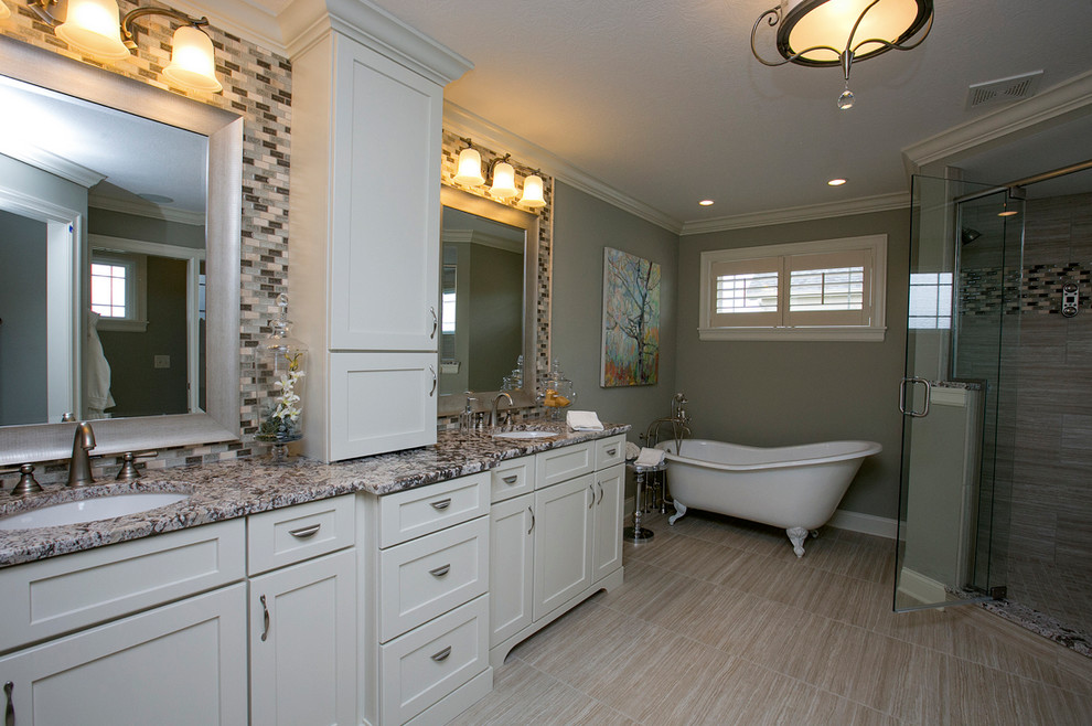This is an example of a transitional bathroom in Columbus.