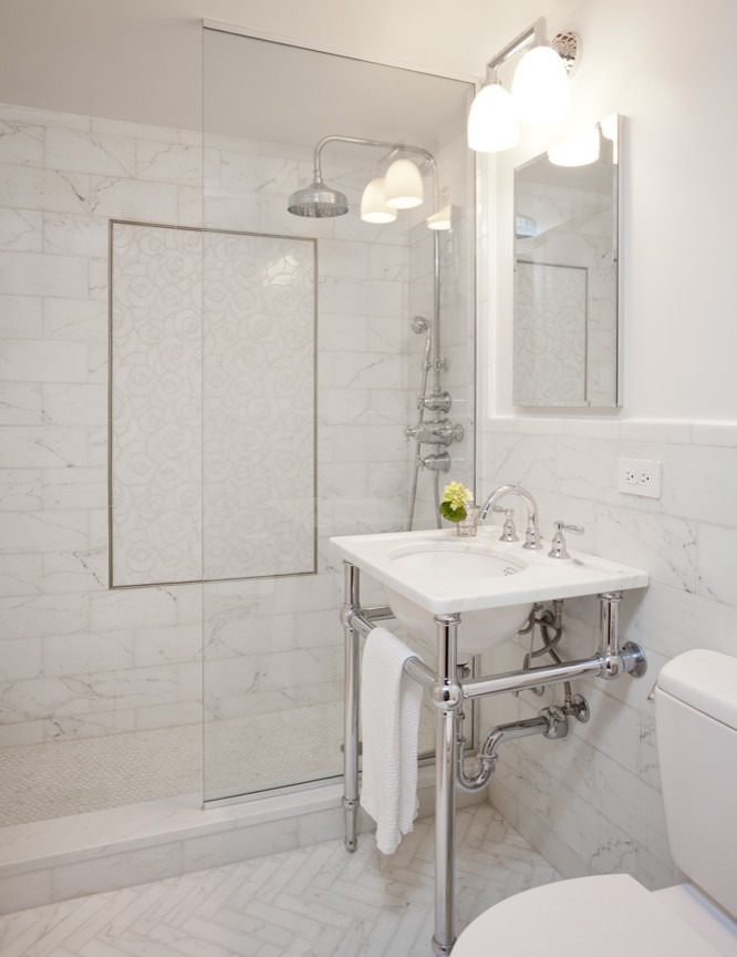Ispirazione per una stanza da bagno con doccia design di medie dimensioni con nessun'anta e top in marmo