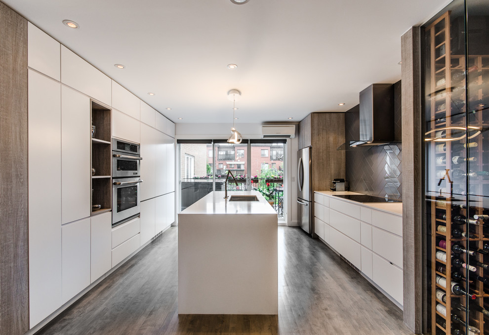 Photo of a modern kitchen in Montreal.