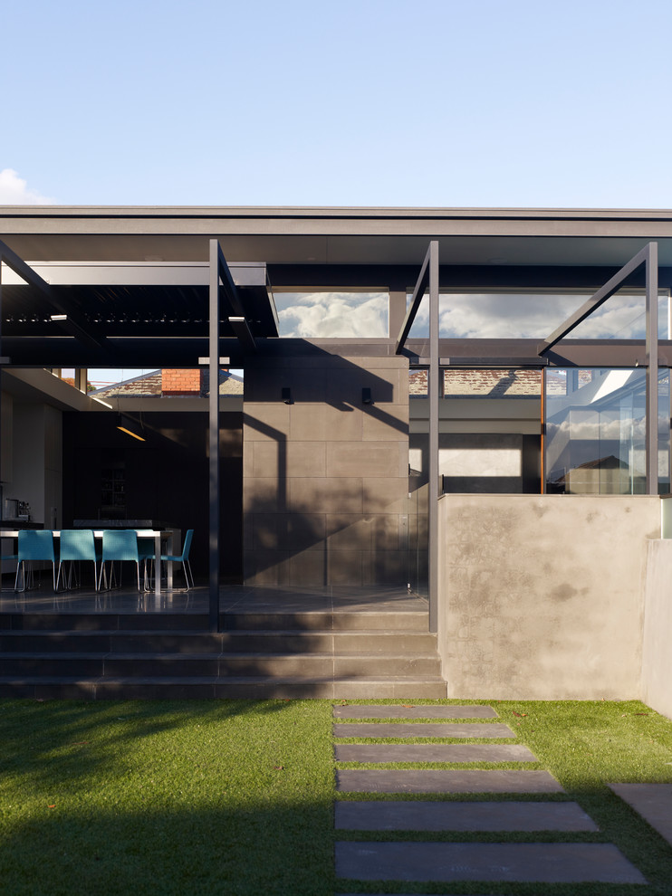 Design ideas for a contemporary exterior in Melbourne with mixed siding.
