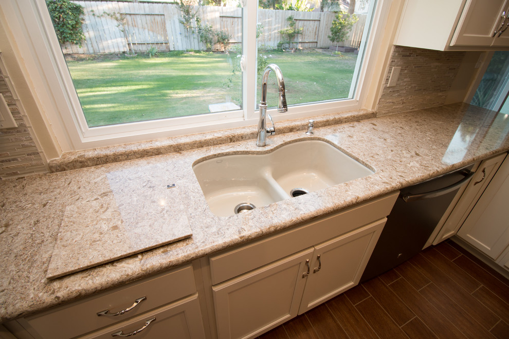 Mid-sized transitional u-shaped porcelain tile open concept kitchen photo with an undermount sink, recessed-panel cabinets, beige cabinets, quartz countertops, beige backsplash, mosaic tile backsplash and colored appliances