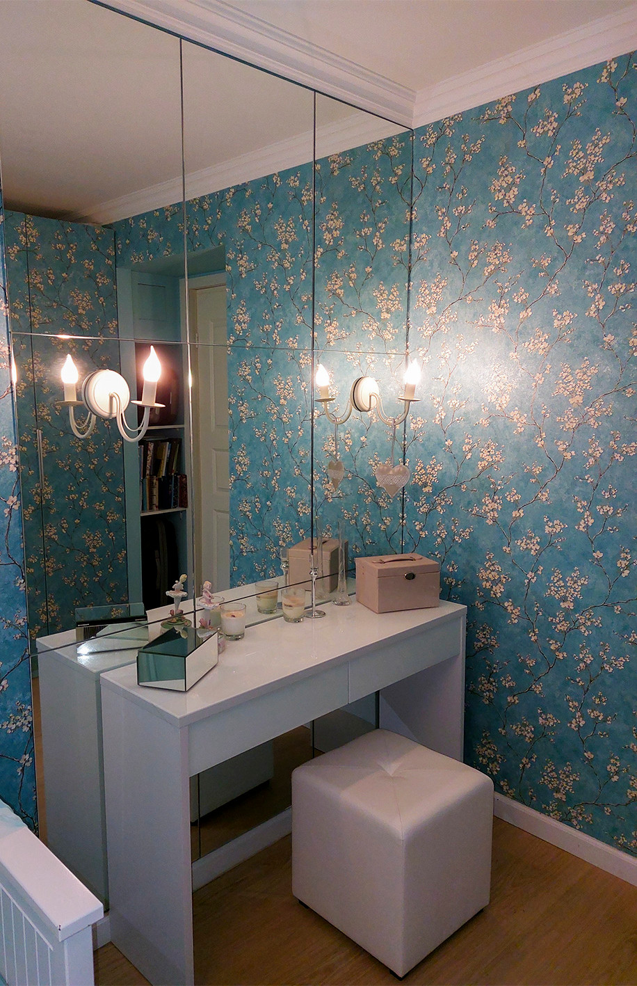 Квартира с бирюзовыми акцентами