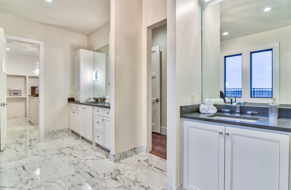 Transitional home design photo in Dallas