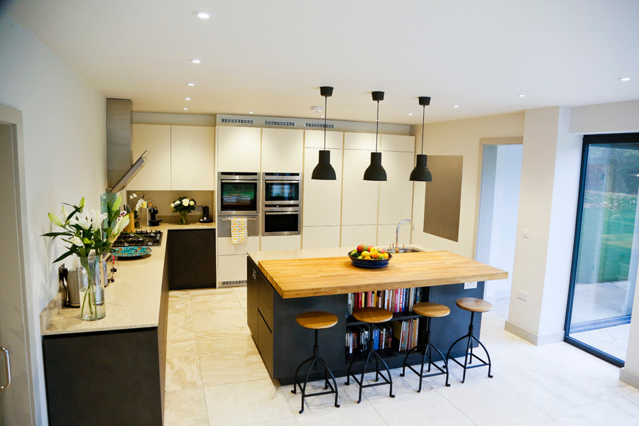 This is an example of a mid-sized contemporary kitchen in Berkshire.