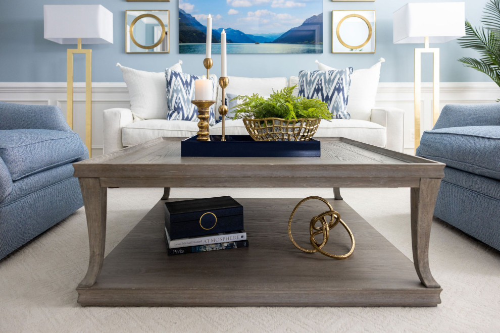 Esempio di un grande soggiorno classico con pareti blu, pavimento in laminato e pavimento marrone