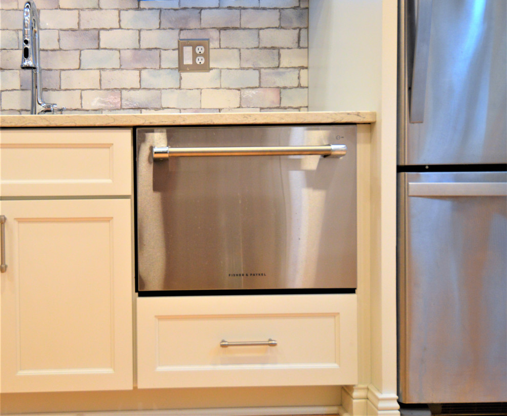 Inspiration for a small transitional light wood floor kitchen remodel in Milwaukee with a single-bowl sink, shaker cabinets, white cabinets, quartzite countertops, ceramic backsplash and stainless steel appliances