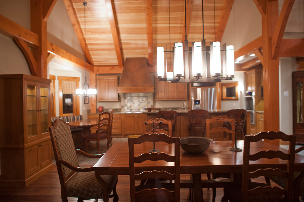 Inspiration for a rustic home design remodel in Minneapolis