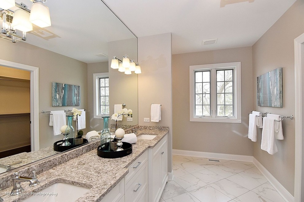 Inspiration for a transitional bathroom remodel in Chicago