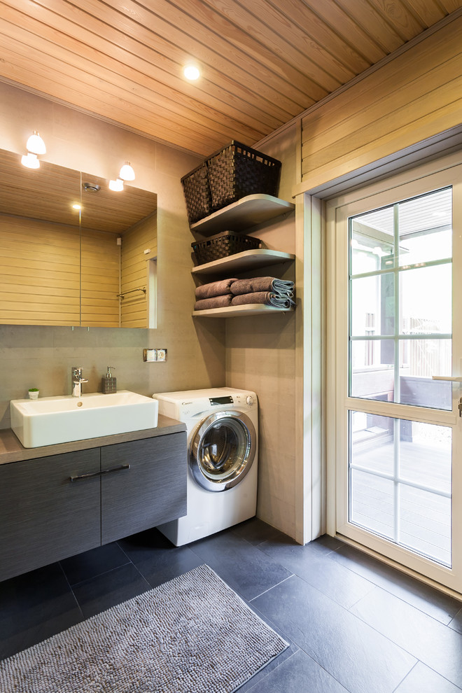 This is an example of a contemporary laundry room in Saint Petersburg.
