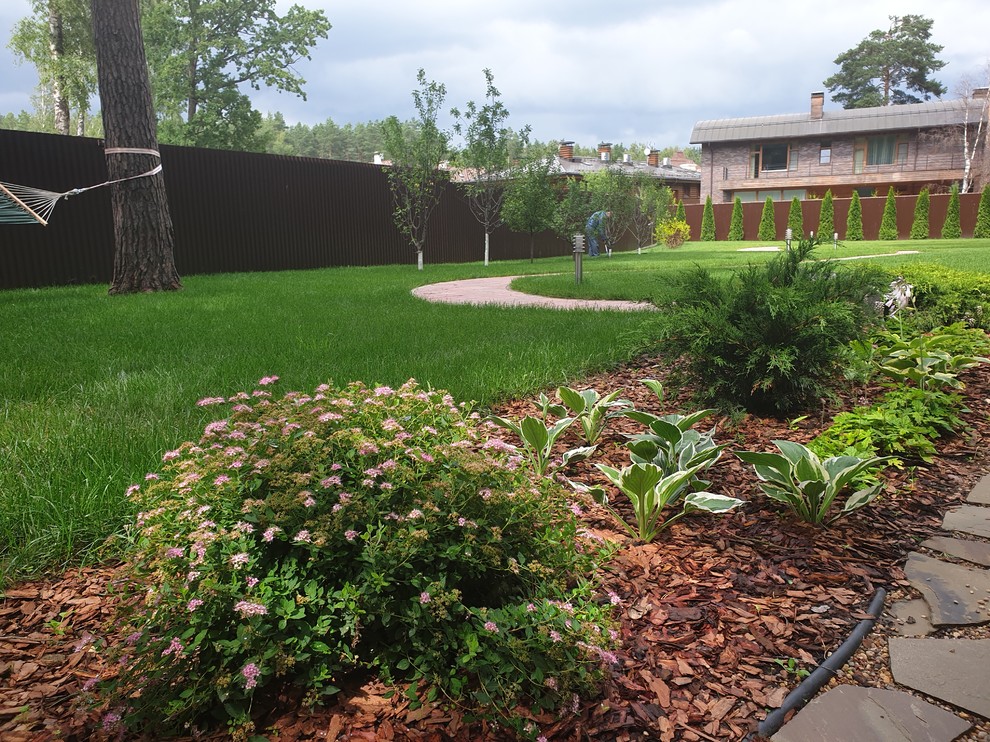 Теневой сад в Новогорске.