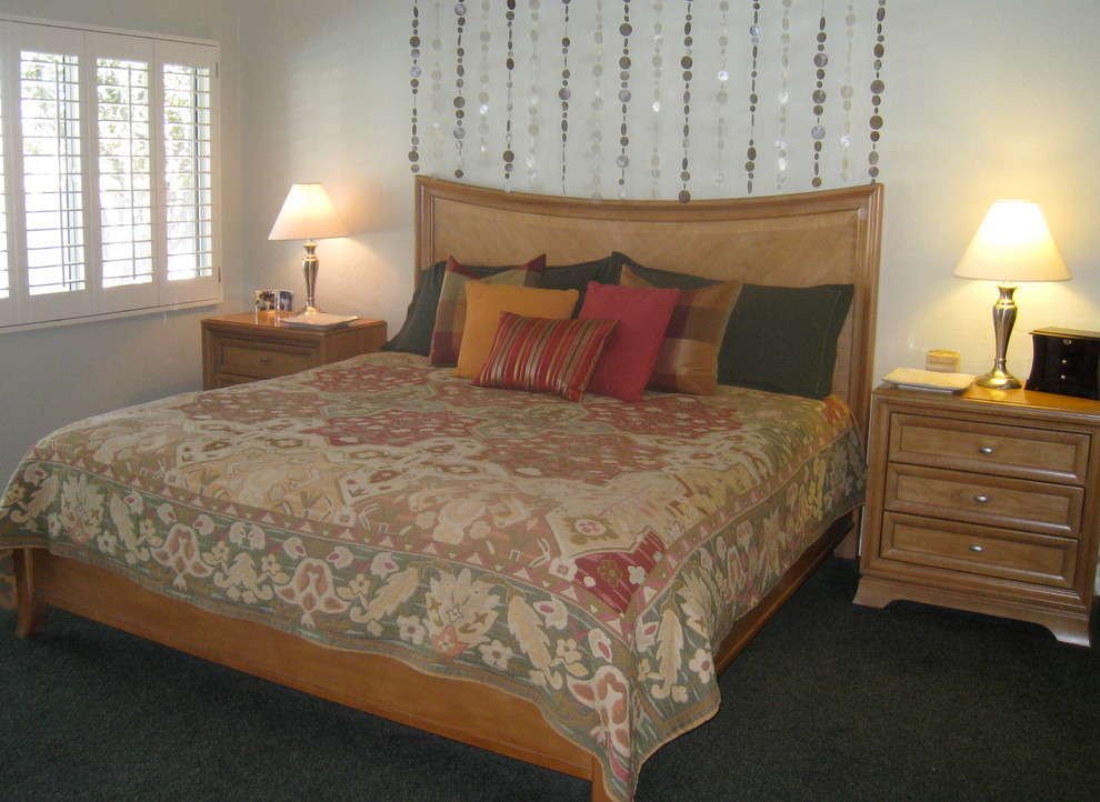 Inspiration for a mid-sized transitional home design remodel in Phoenix