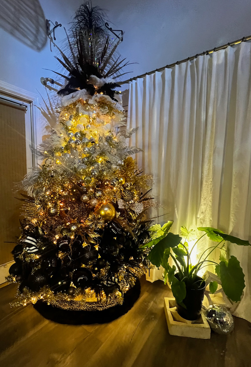 HOLIDAY DECORATING