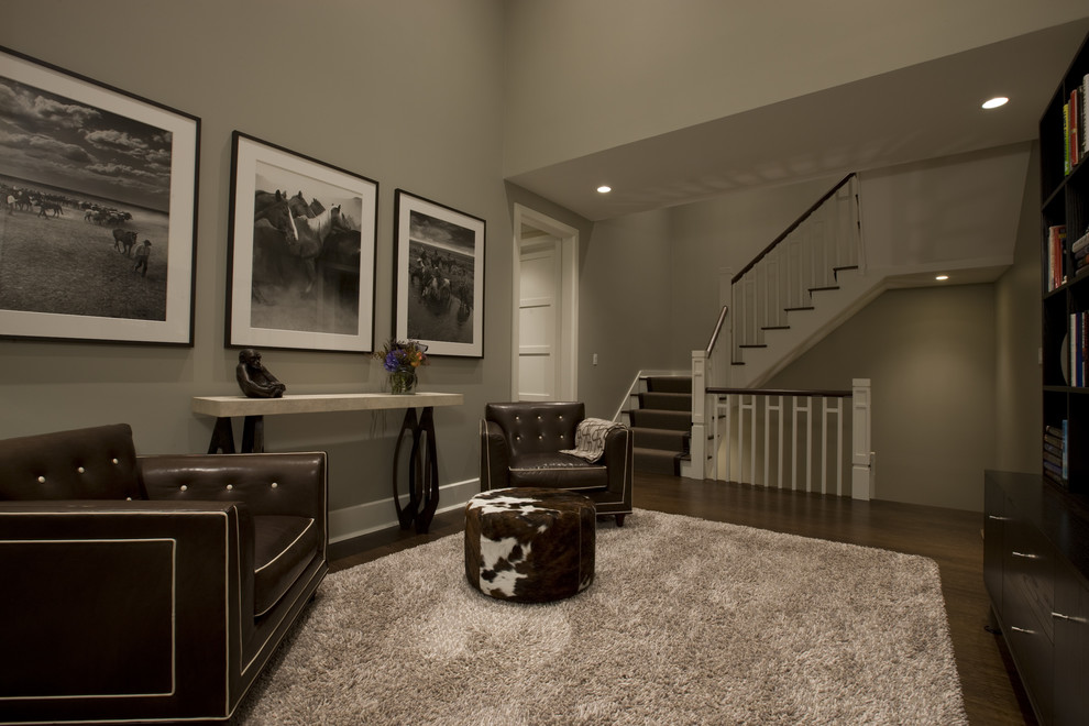 This is an example of a transitional home design in Chicago.