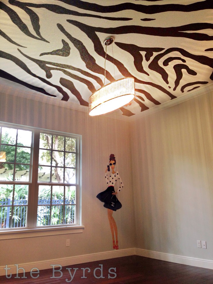 Example of a transitional home design design in Orlando