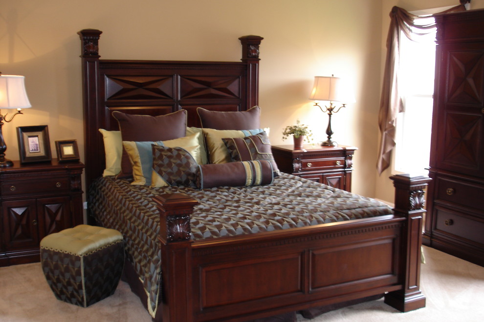 Design ideas for a traditional bedroom in Kansas City.