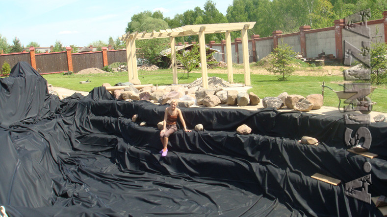 the house on the terraces with a pond near Moscow. The area 5000 sq m