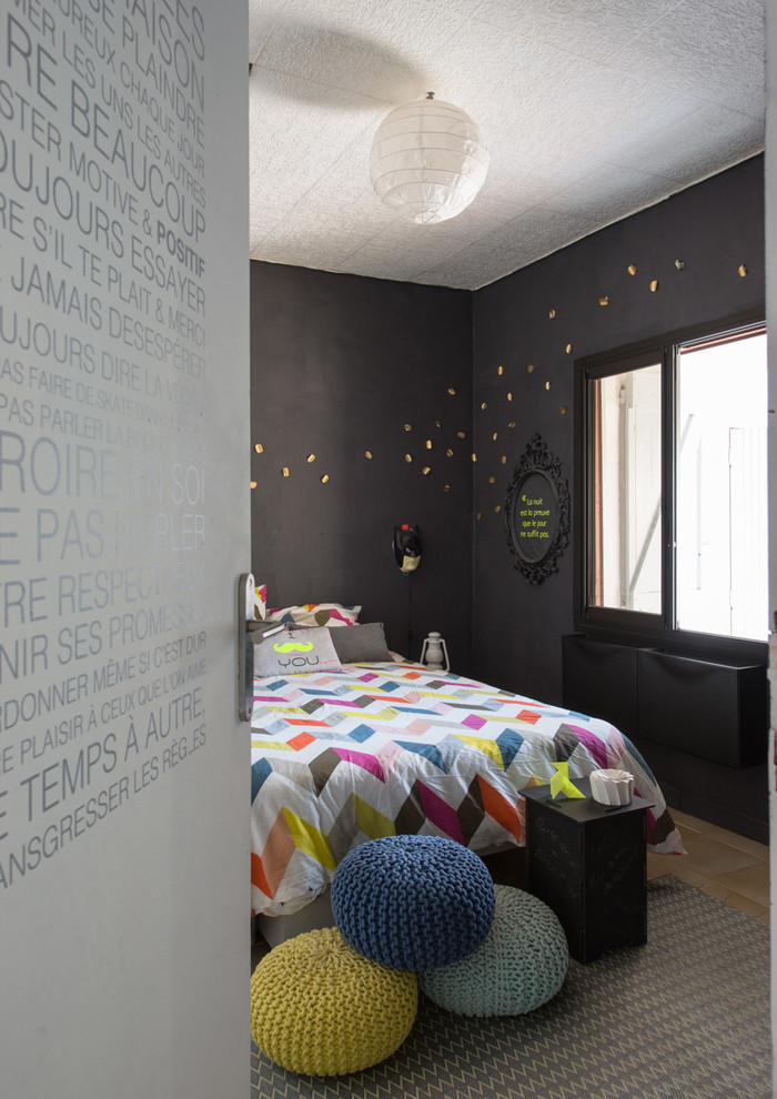 Photo of a contemporary bedroom in Montpellier.