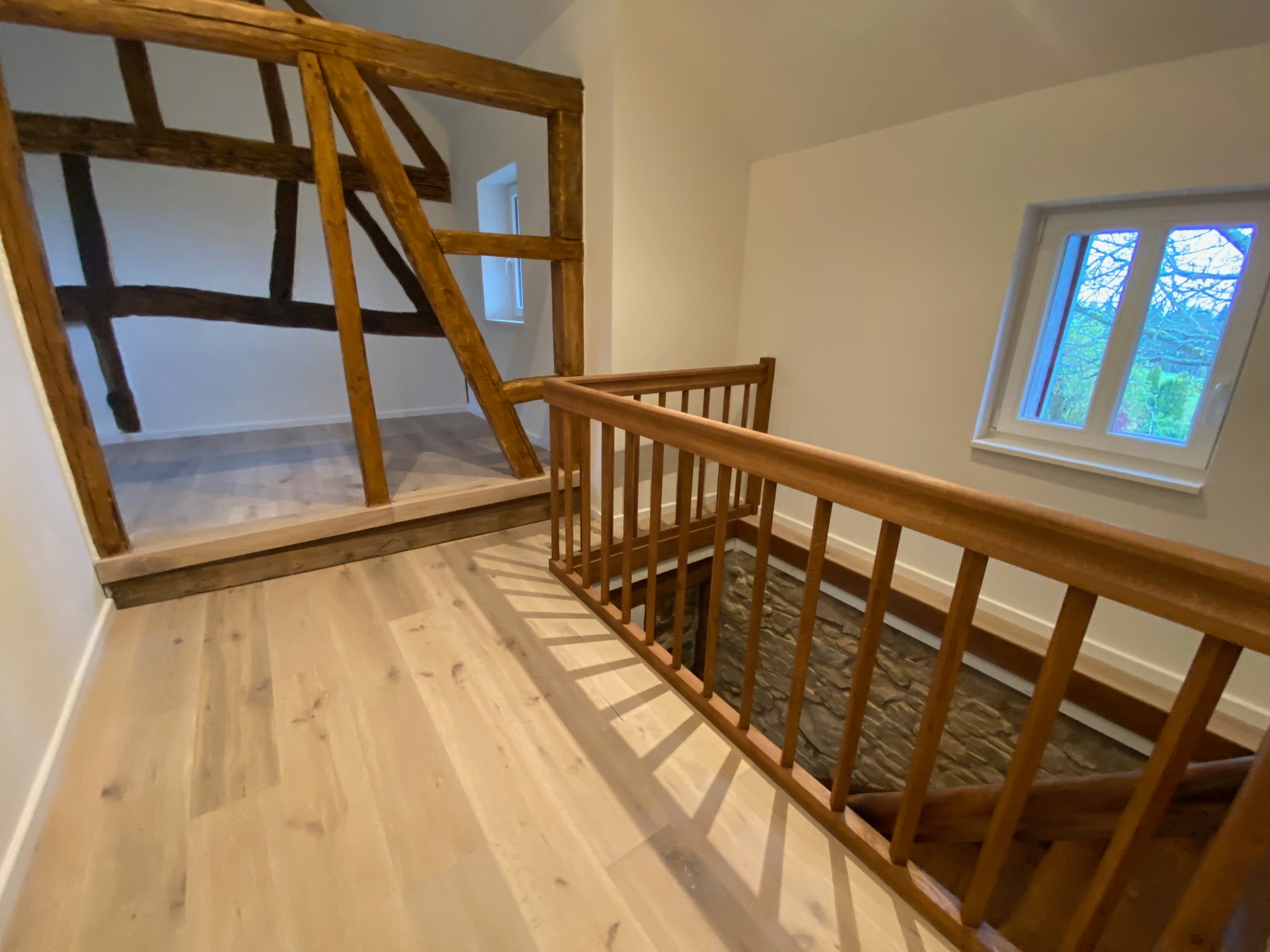 alte Treppe - mit neuem Geländer.